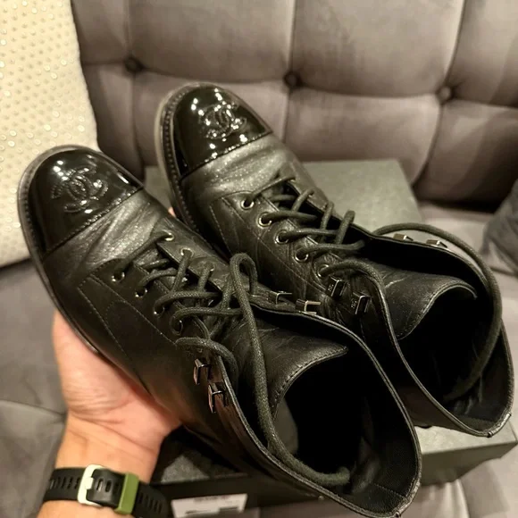 Chanel Women's Lace-Up Leather Ankle Boots w/ Patent Leather Logo Toe - Sz 39.5 - Picture 10 of 13
